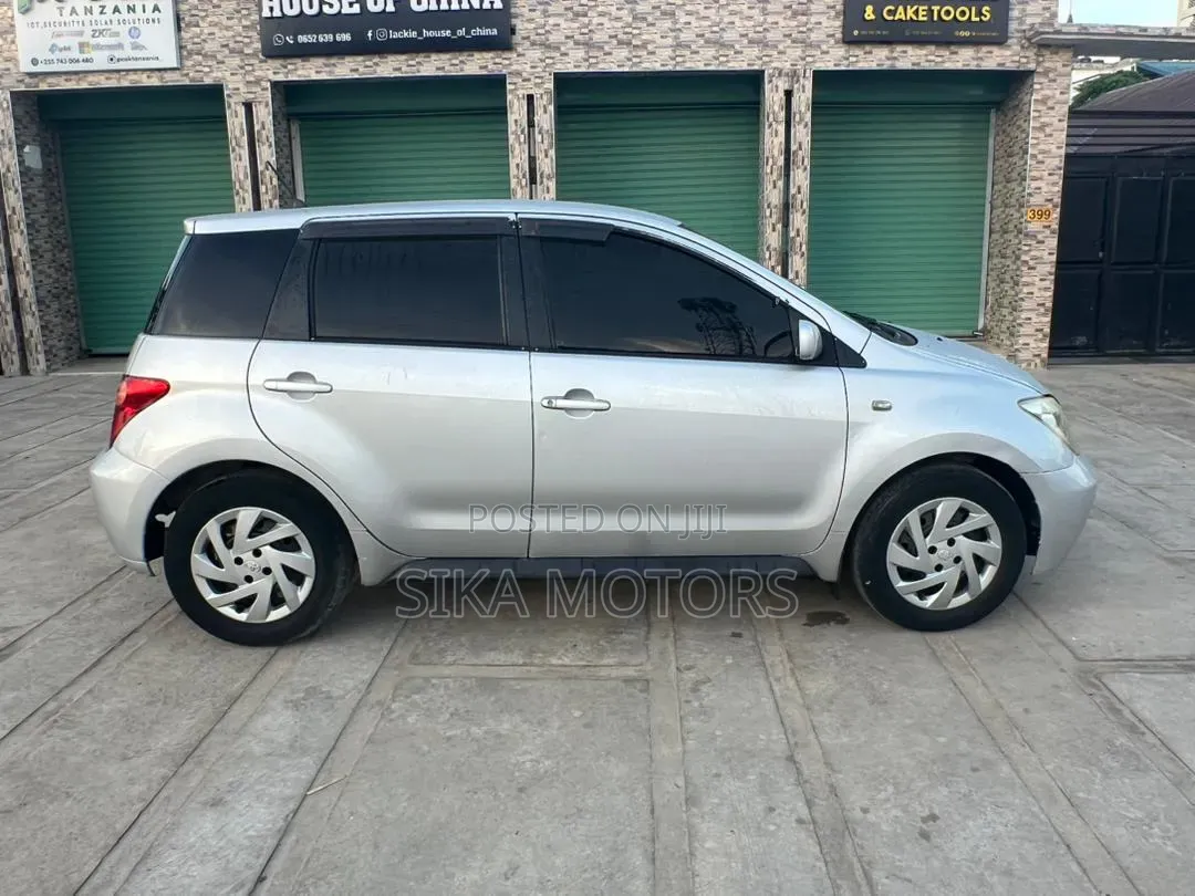 Toyota IST 2002 Silver