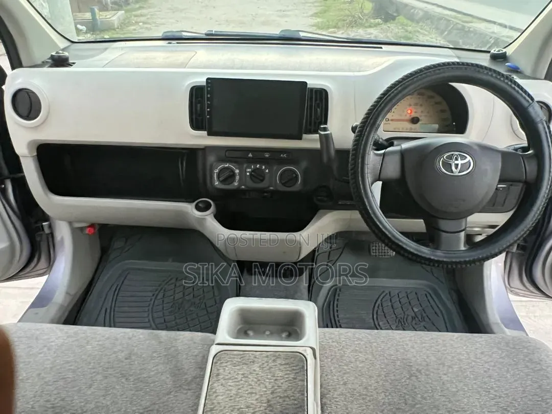 Toyota Passo 2011 Gray