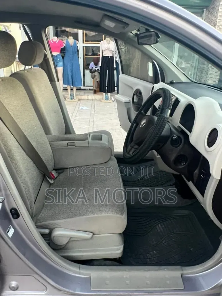 Toyota Passo 2011 Gray