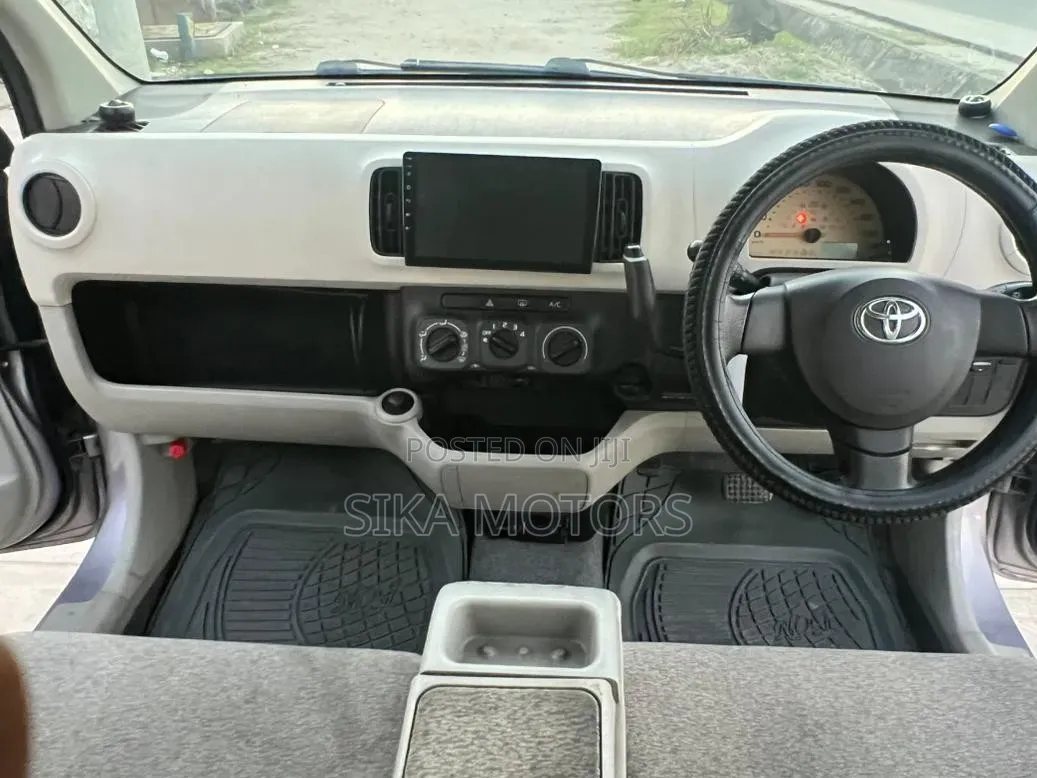 Toyota Passo 2011 Gray