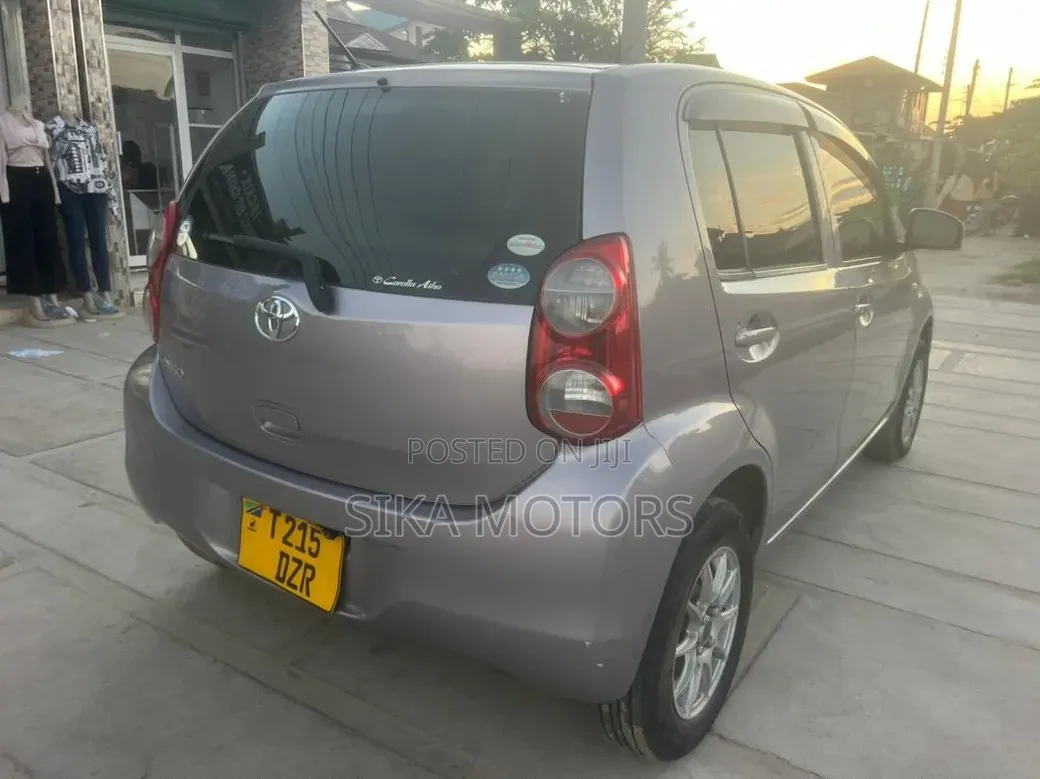 Toyota Passo 2011 Gray