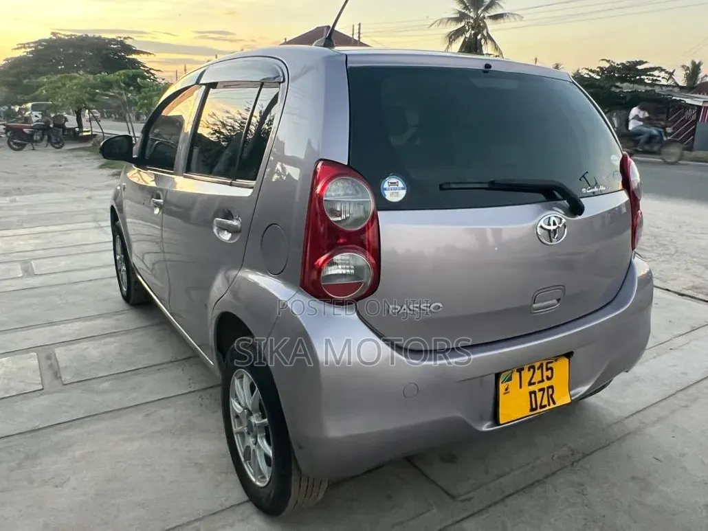 Toyota Passo 2011 Gray