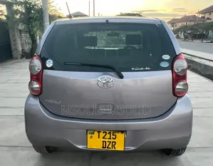 Toyota Passo 2011 Gold