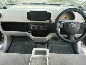 Toyota Passo 2011 Gold