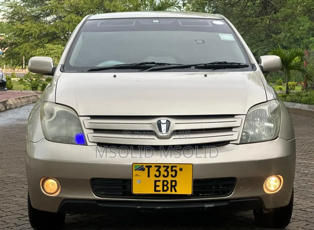 Toyota IST 2004 Gold