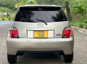 Toyota IST 2004 Gold