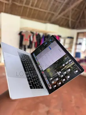 New Laptop Apple MacBook Pro 2018 16GB Intel Core i7 SSD 256GB