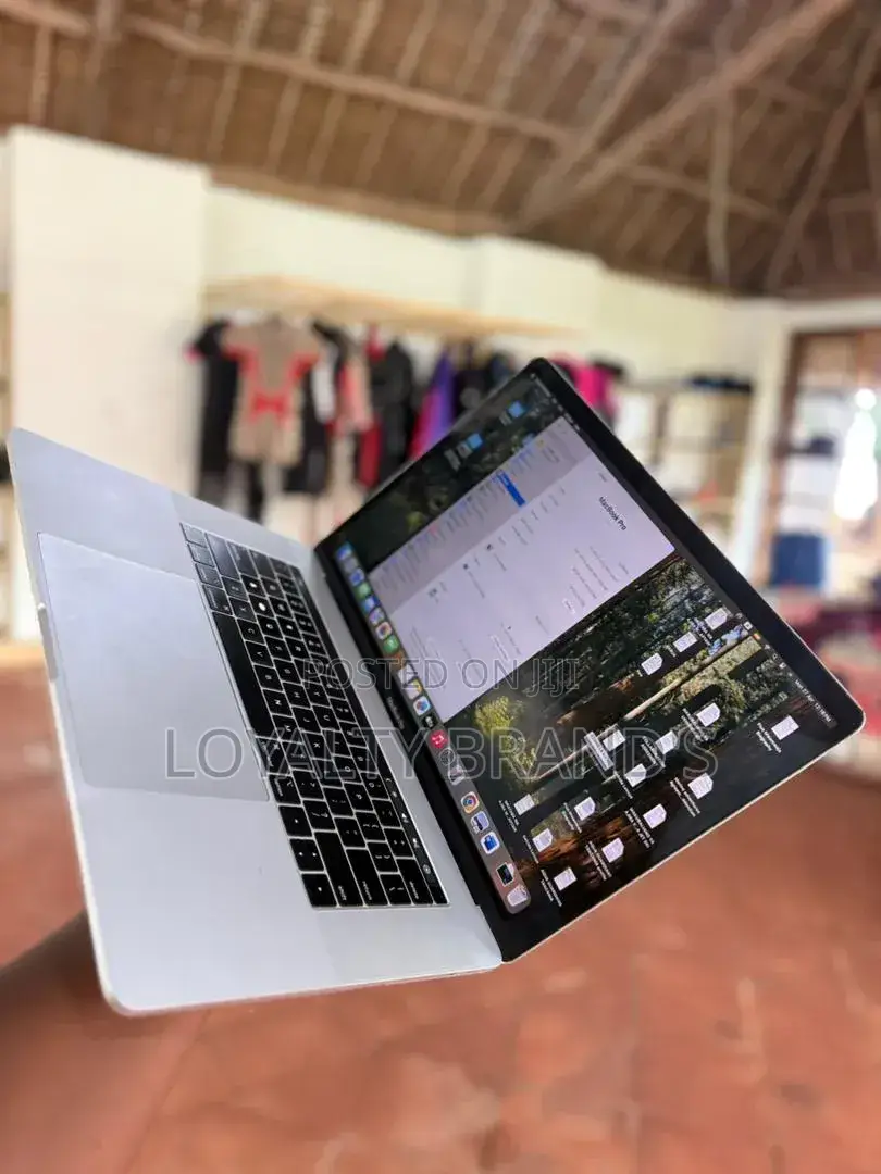 New Laptop Apple MacBook Pro 2018 16GB Intel Core i7 SSD 256GB