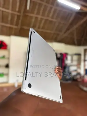 New Laptop Apple MacBook Pro 2018 16GB Intel Core i7 SSD 256GB