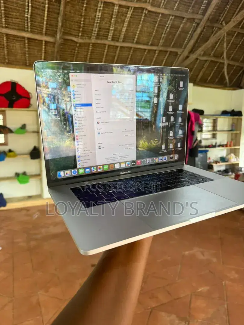 New Laptop Apple MacBook Pro 2018 16GB Intel Core i7 SSD 256GB