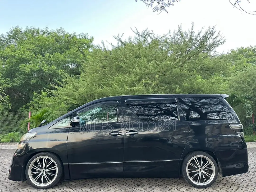 Toyota Vellfire 2010 Black