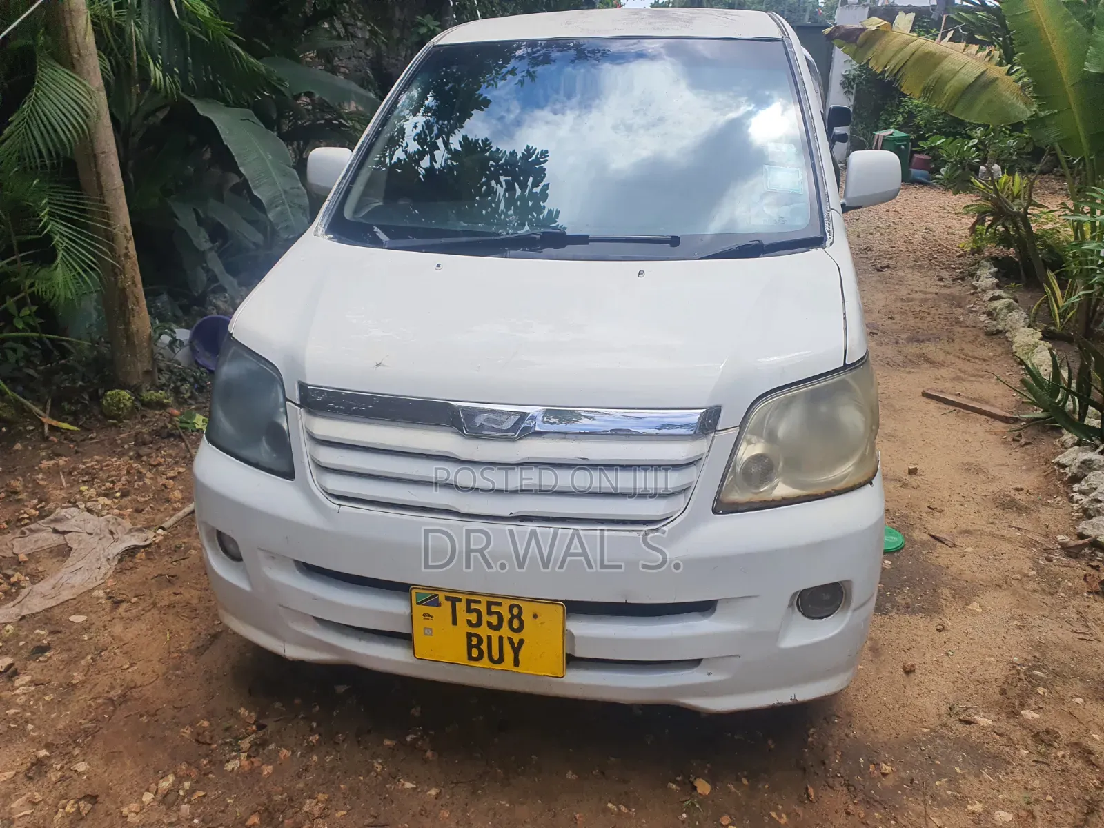 Toyota Noah 2.0 AWD (8 Seater) 2002 White
