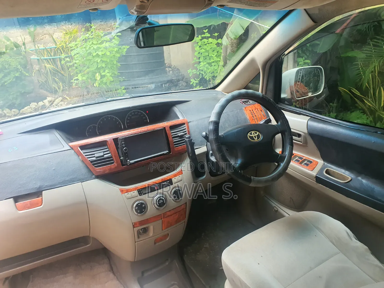 Toyota Noah 2.0 AWD (8 Seater) 2002 White