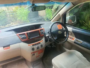 Toyota Noah 2.0 AWD (8 Seater) 2002 White