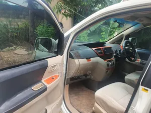 Toyota Noah 2.0 AWD (8 Seater) 2002 White