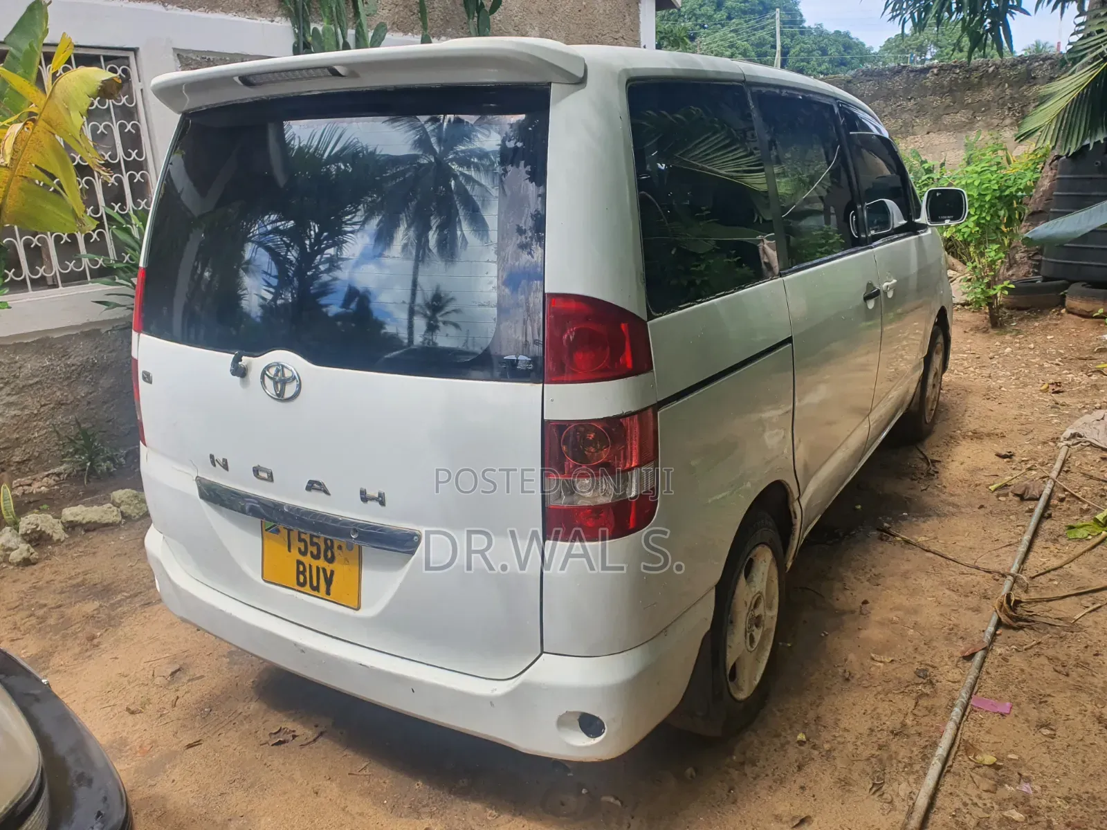 Toyota Noah 2.0 AWD (8 Seater) 2002 White