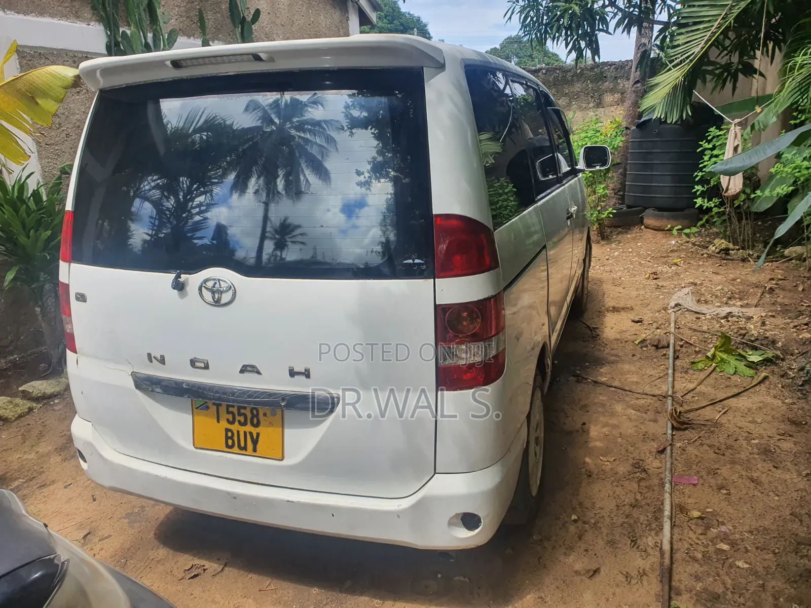 Toyota Noah 2.0 AWD (8 Seater) 2002 White
