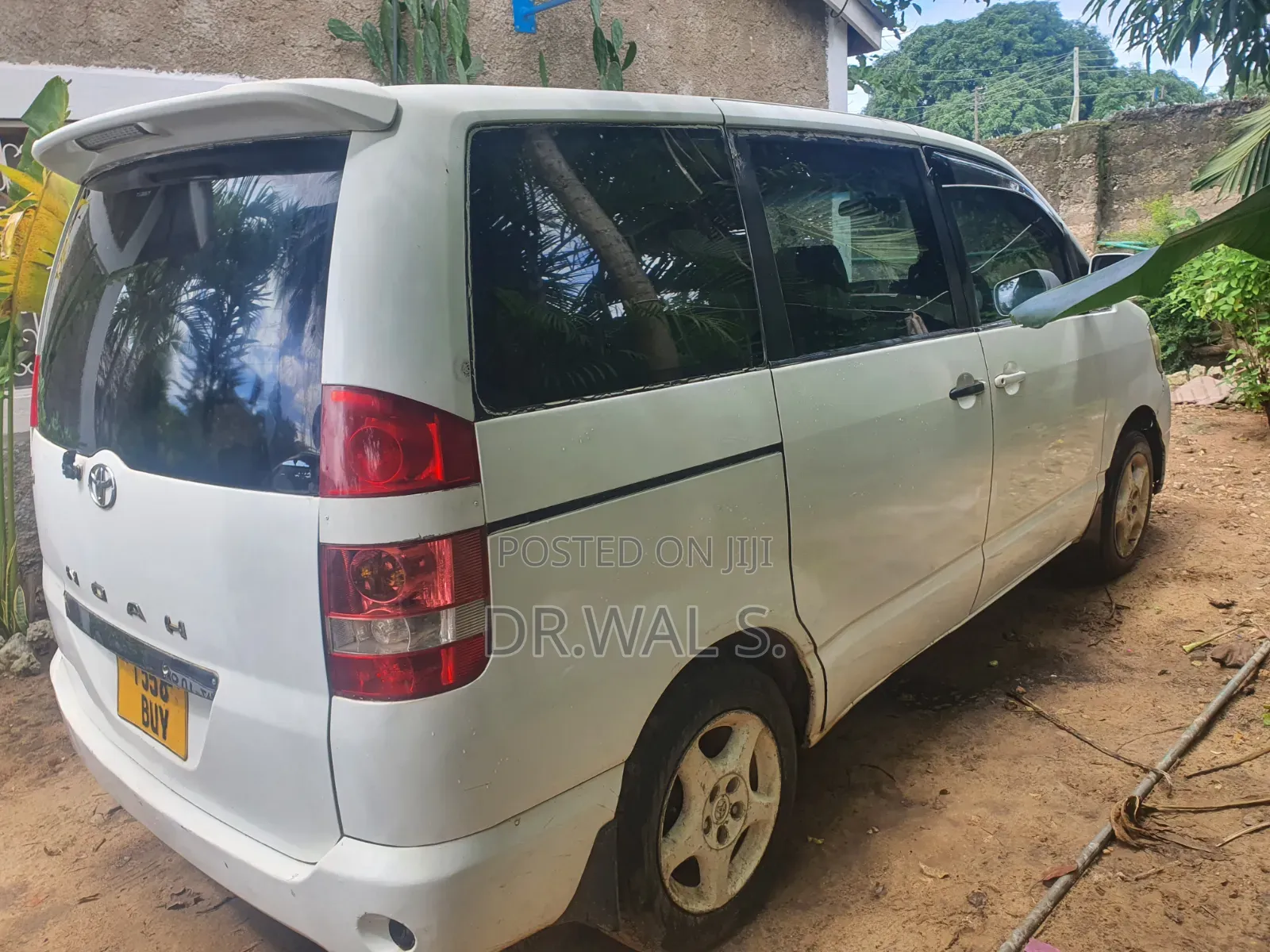 Toyota Noah 2.0 AWD (8 Seater) 2002 White
