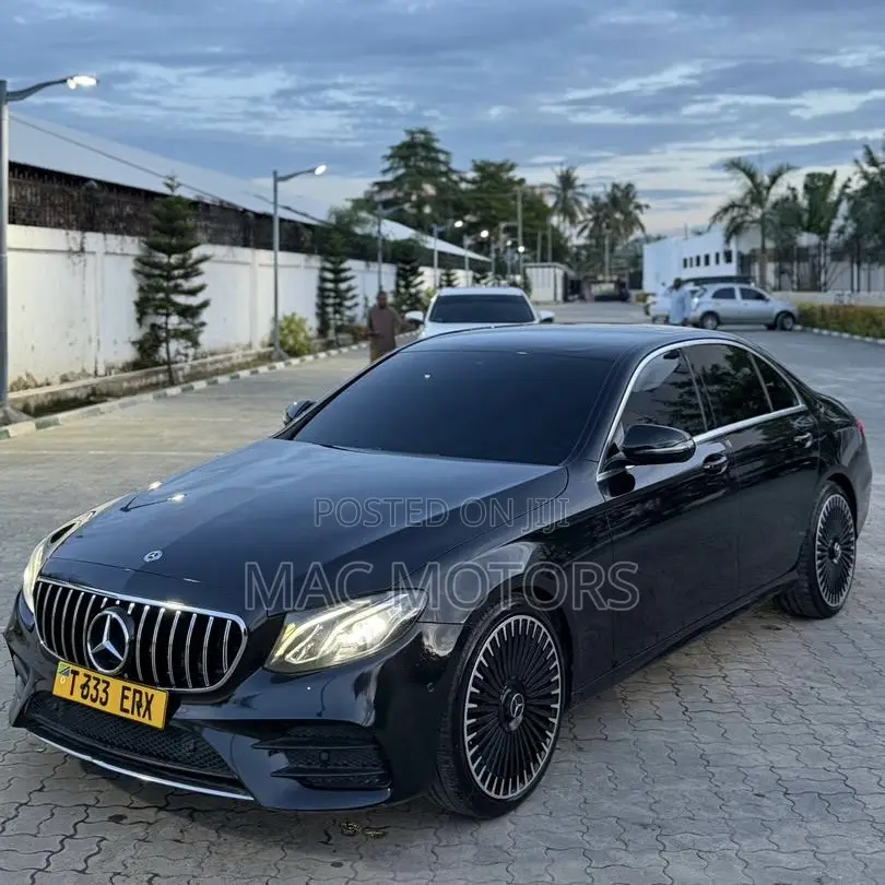 Mercedes-Benz E200 2016 Black