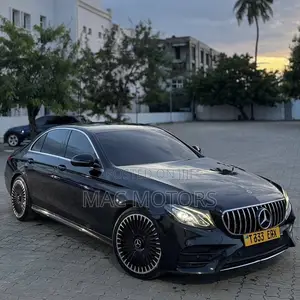 Mercedes-Benz E200 2016 Black