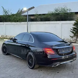 Mercedes-Benz E200 2016 Black