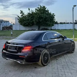 Mercedes-Benz E200 2016 Black