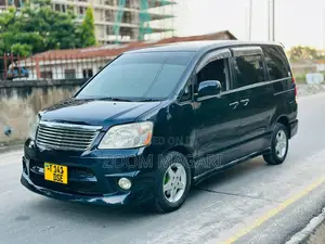 Toyota Noah 2004 Blue