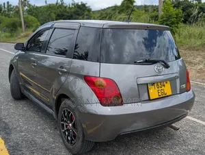 Toyota IST 2005 Gray