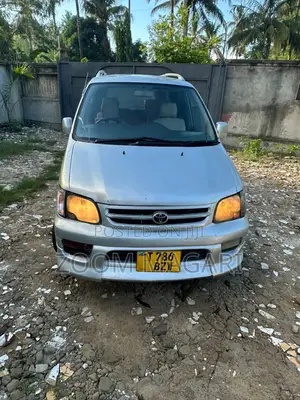 Toyota Noah 2002 Silver