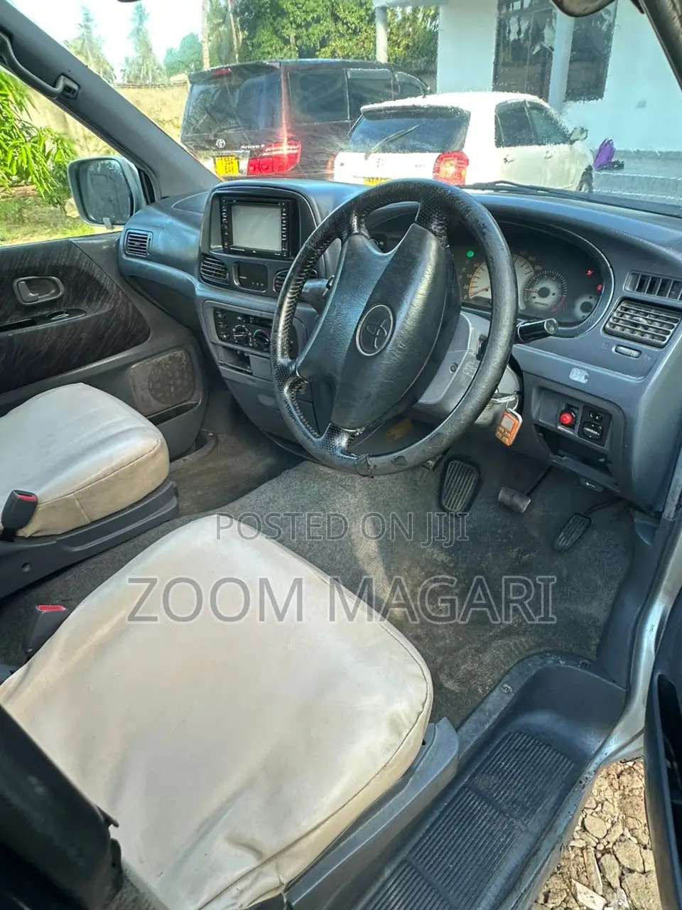 Toyota Noah 2002 Silver