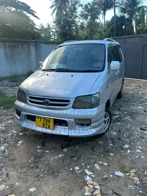 Toyota Noah 2002 Silver