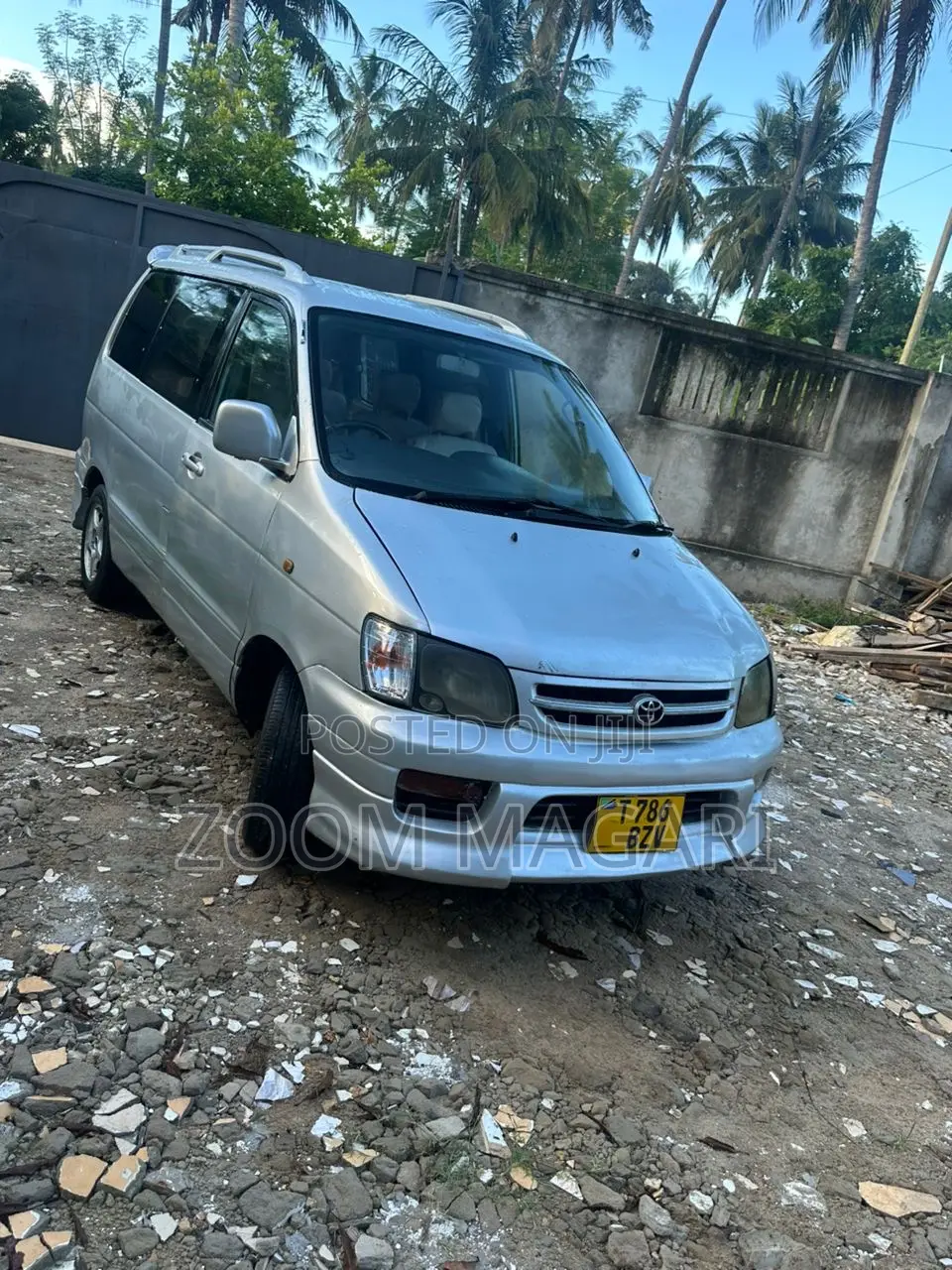 Toyota Noah 2002 Silver