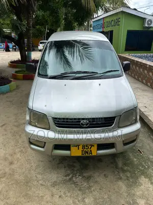 Toyota Noah 2003 Silver