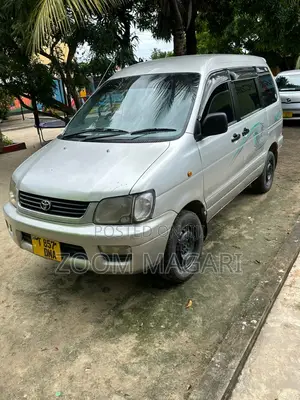 Toyota Noah 2003 Silver