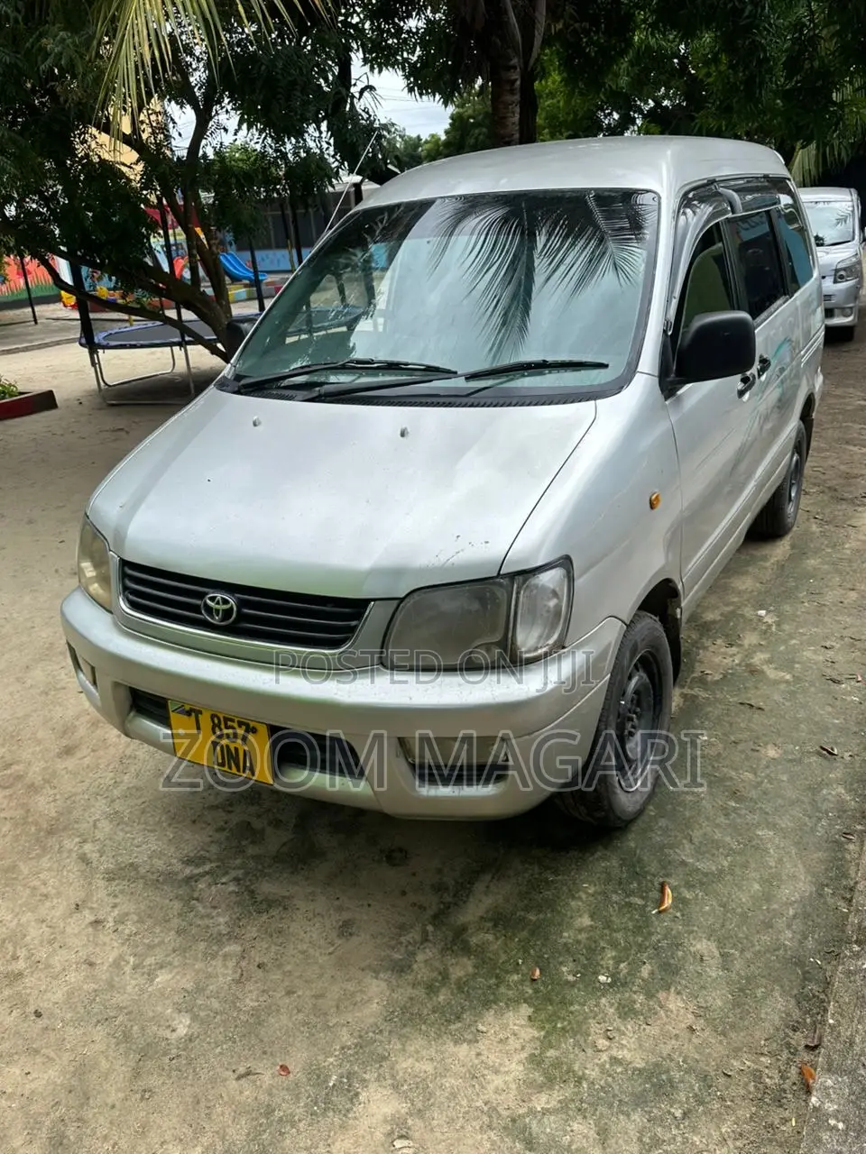 Toyota Noah 2003 Silver