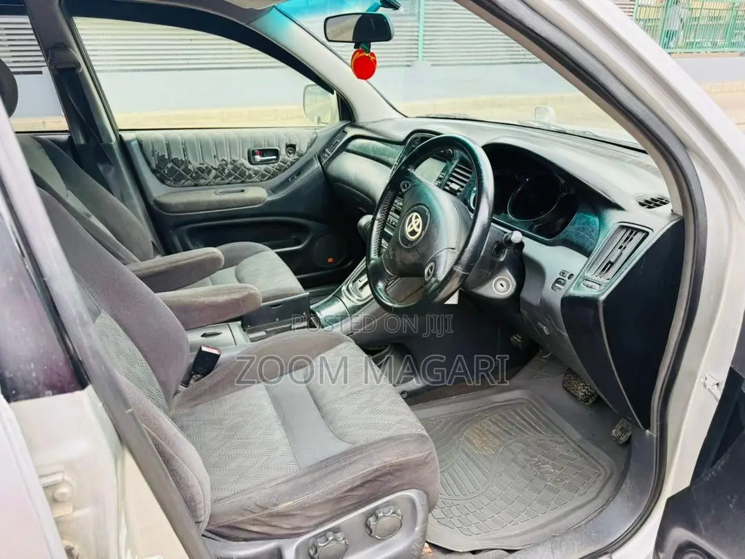 Toyota Kluger 2005 Silver