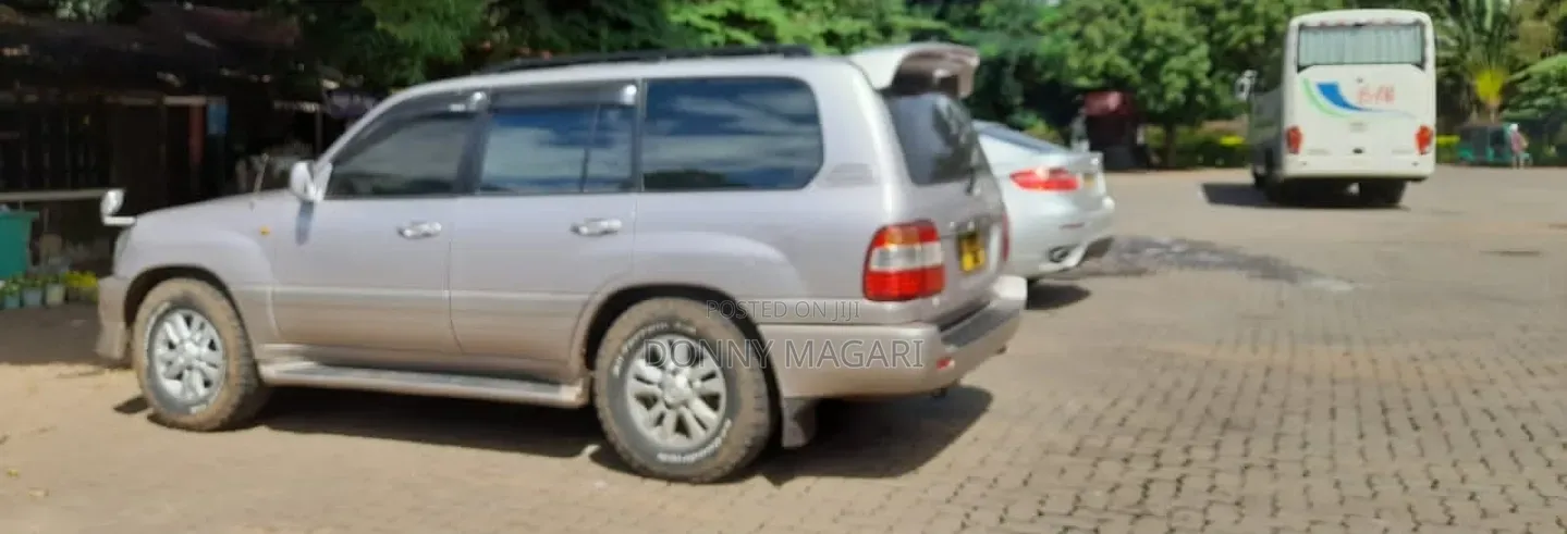 Toyota Land Cruiser 2011 Silver