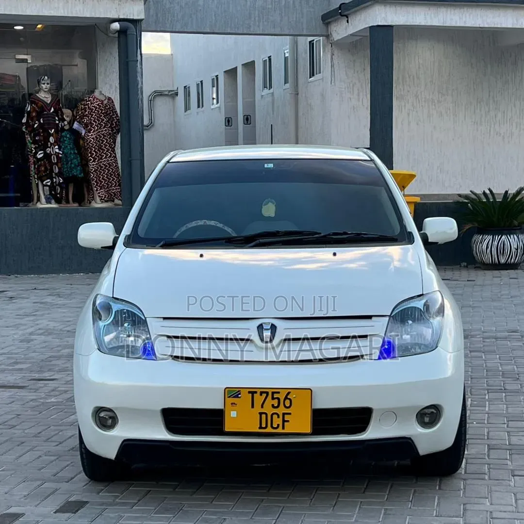 Toyota IST 2002 White