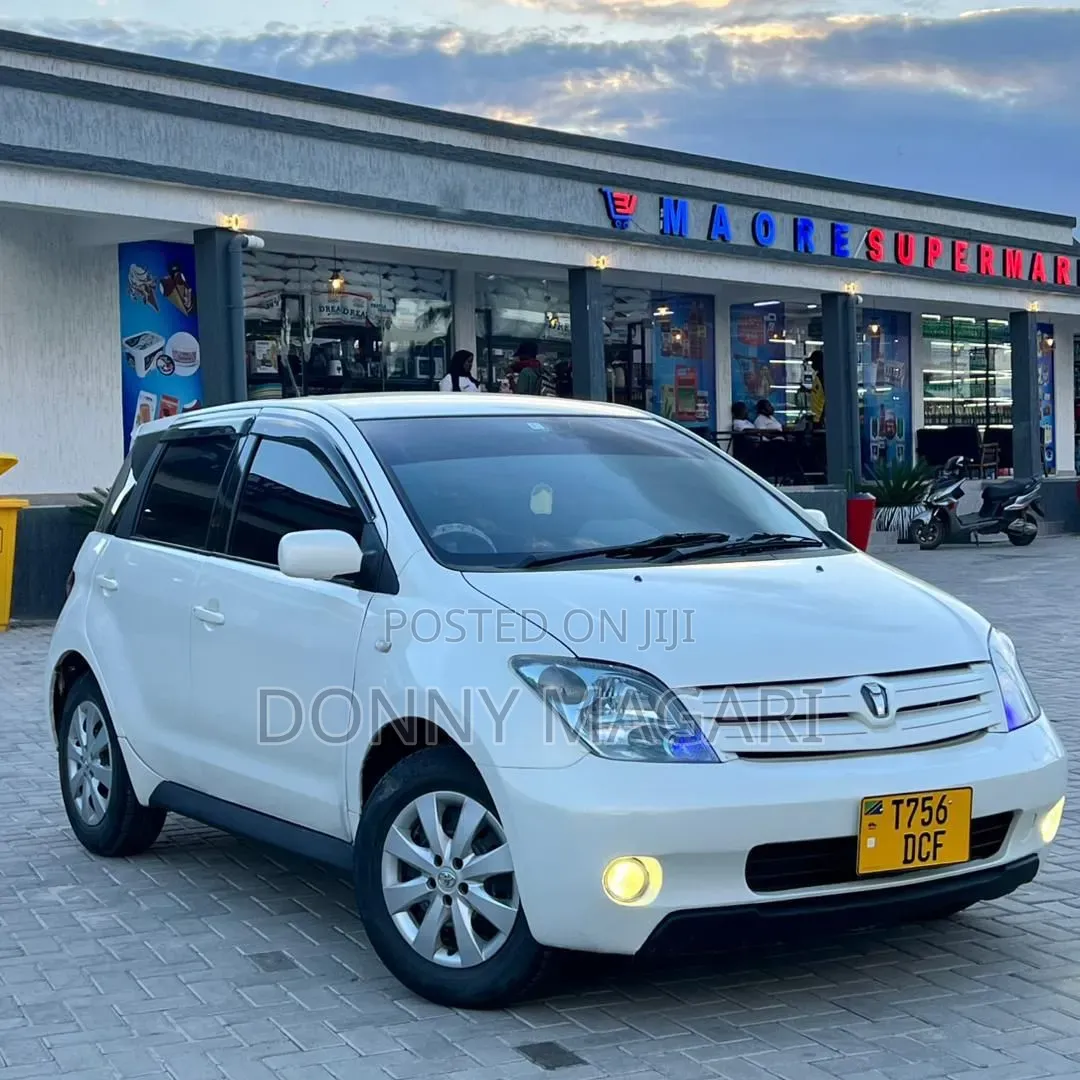 Toyota IST 2002 White