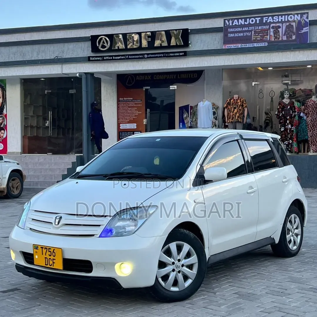 Toyota IST 2002 White
