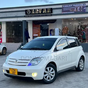 Toyota IST 2002 White