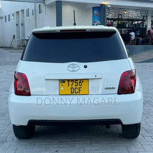 Toyota IST 2002 White