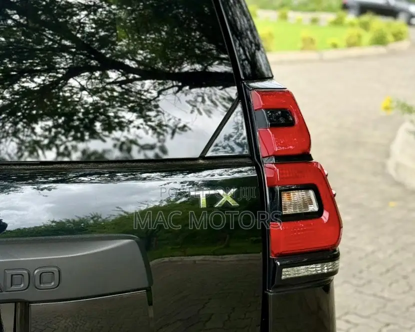 Toyota Land Cruiser Prado 2.7 2023 Black