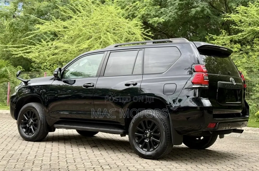 Toyota Land Cruiser Prado 2.7 2023 Black