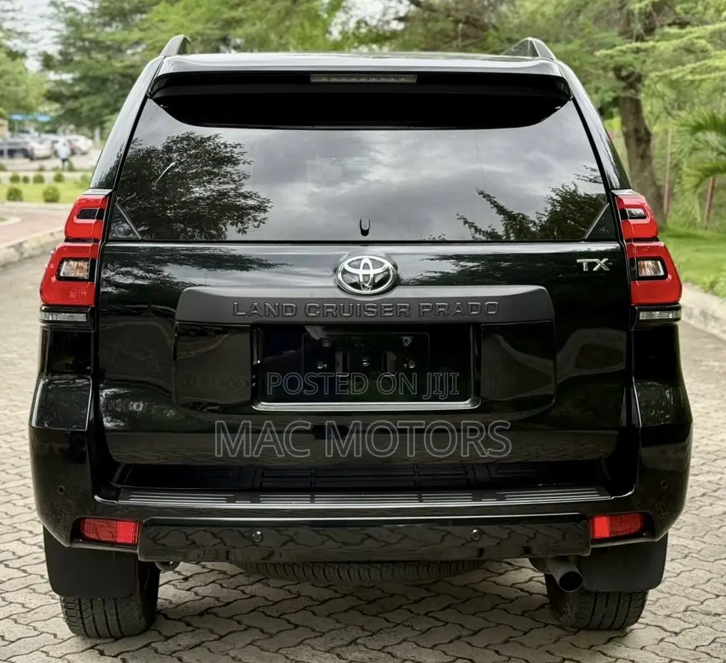 Toyota Land Cruiser Prado 2.7 2023 Black