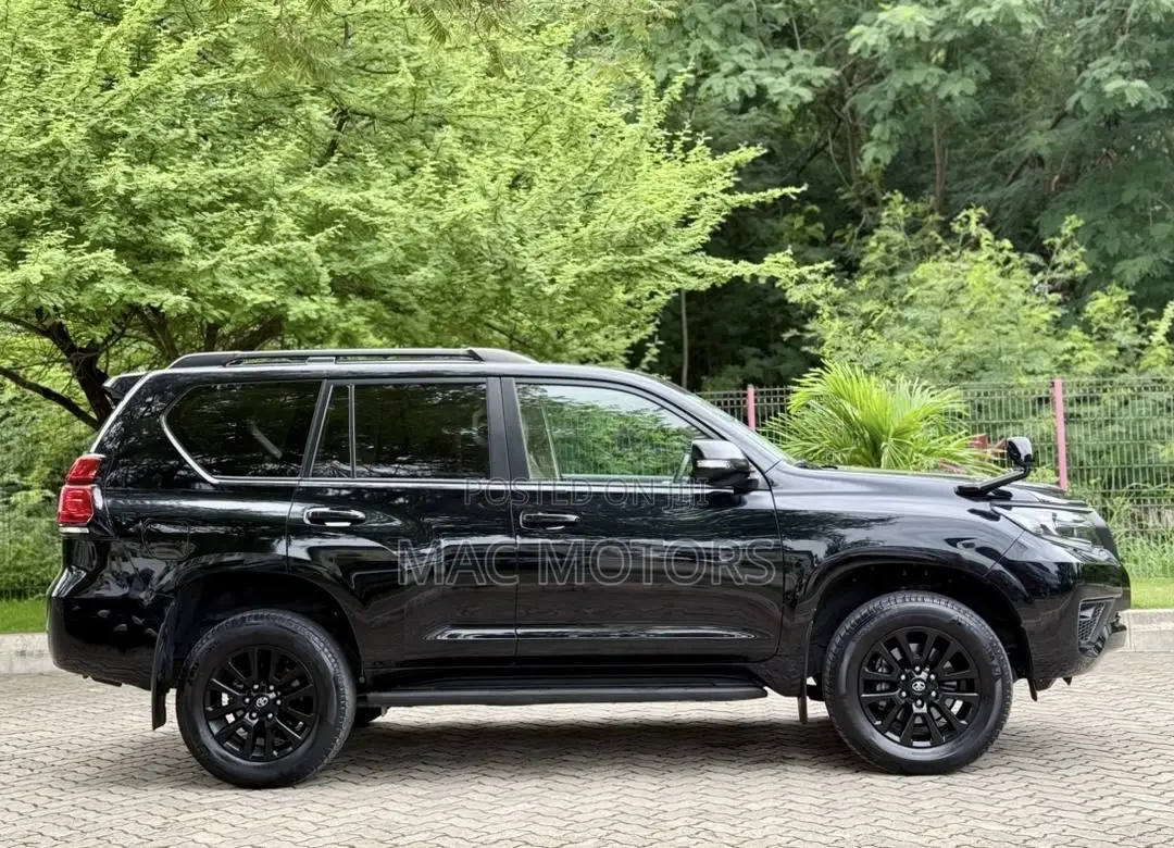 Toyota Land Cruiser Prado 2.7 2023 Black