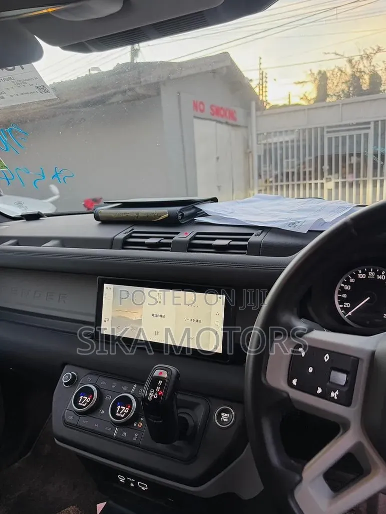 Land Rover Defender 2021 White