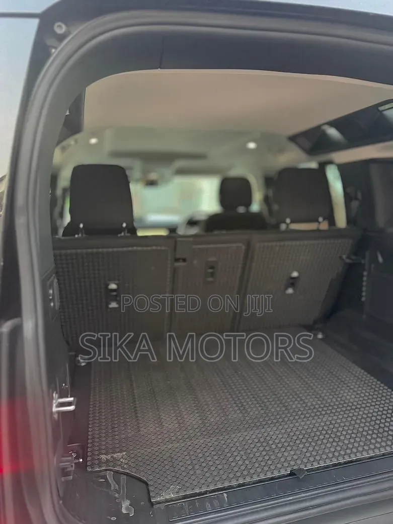 Land Rover Defender 2021 White