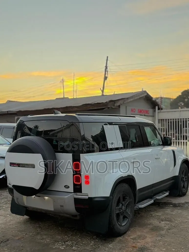 Land Rover Defender 2021 White