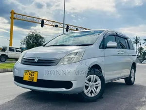 Toyota ISIS 2006 Silver